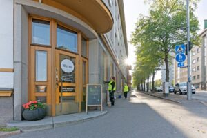 Tammipintainen erikoisulko-ovi