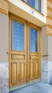 Tammipintainen erikoisulko-ovi