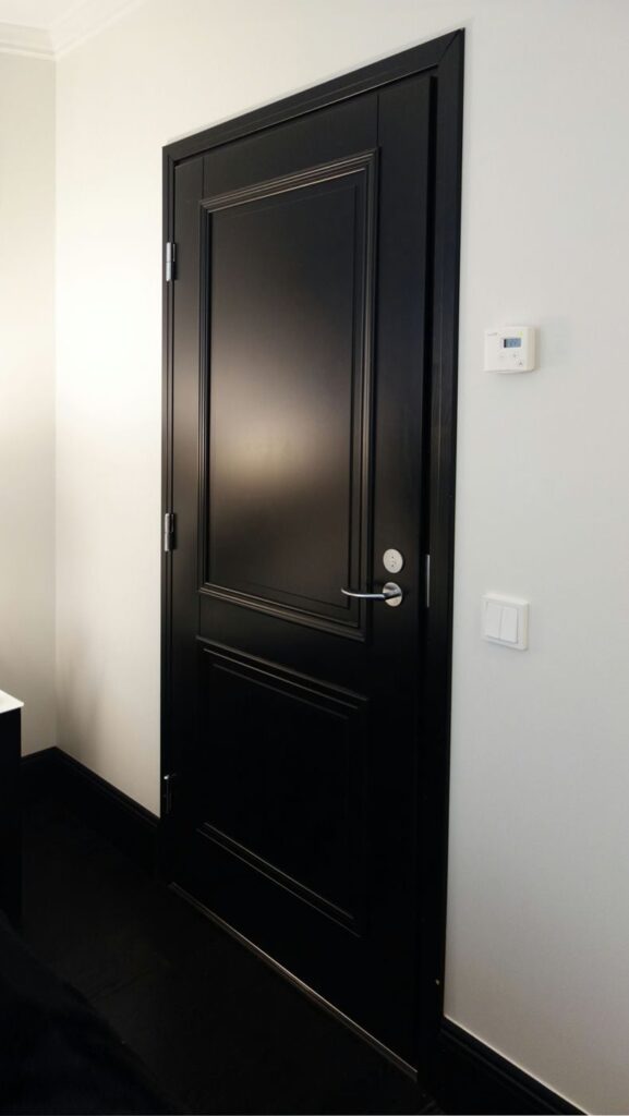 Hotellihuoneen ovi