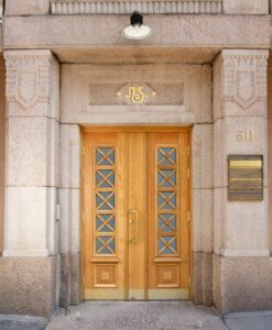 Tammipintainen erikoisulko-ovi