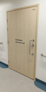 Sairaalan potilashuoneen ovi, laitosovi, laminaattiovi, palo-ovi, tyyppihyväksytty laitosovi