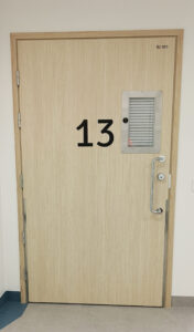 Sairaalan potilashuoneen ovi, laitosovi, laminaattiovi, palo-ovi, tyyppihyväksytty laitosovi